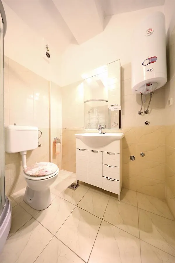 Apartments Andelo 0*, Vlasici Croatia